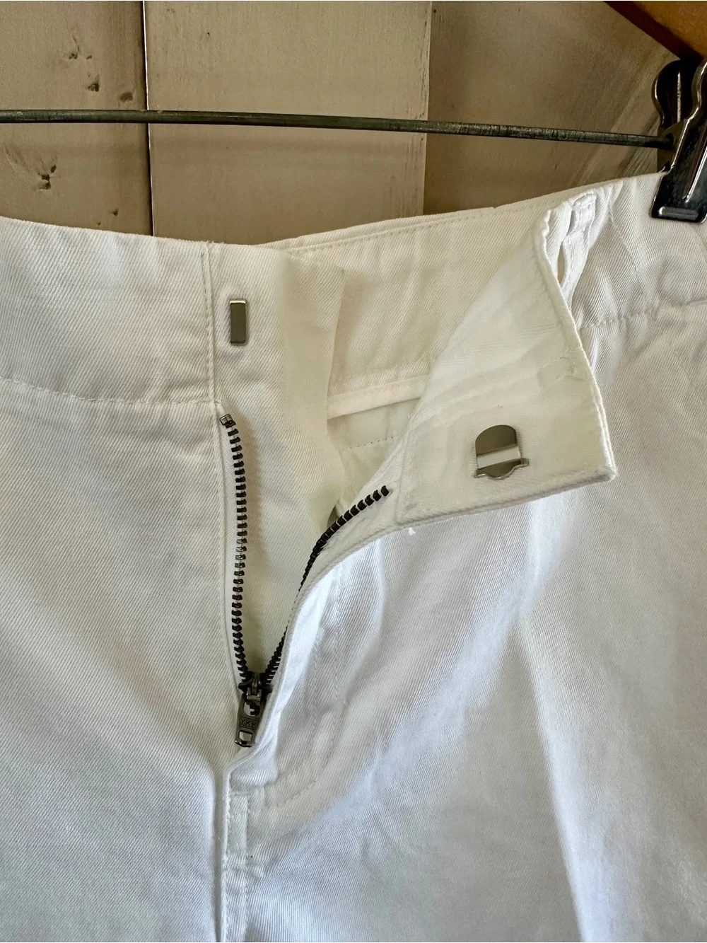 GAP Khakis White Linen Blend Shorts Women’s Size 10 Classic Flat Front Summer